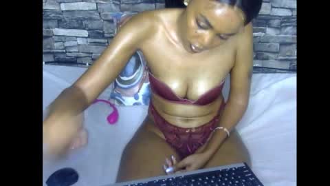 Snapshot of frianebony chatting on November 8, 3:50 am Frian online show from November 8, 3:50 am