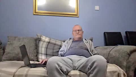 Snapshot of friendlydave528793 chatting on December 15, 7:07 pm friendlydave528793 online show from December 15, 7:07 pm