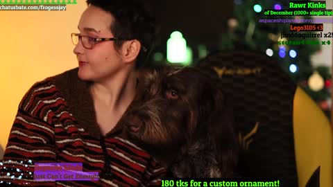 Snapshot of frogessjay chatting on December 27, 7:46 pm Jaywise Frogfoot online show from December 27, 7:46 pm