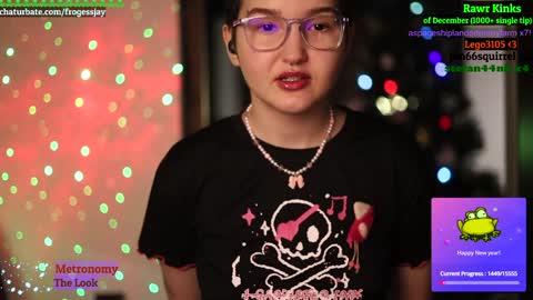 Snapshot of frogessjay chatting on December 30, 11:28 pm Jaywise Frogfoot online show from December 30, 11:28 pm