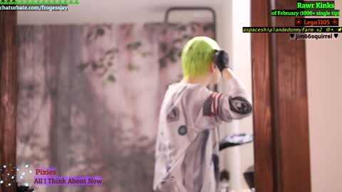 Snapshot of frogessjay chatting on February 4, 1:02 am Jaywise Frogfoot online show from February 4, 1:02 am