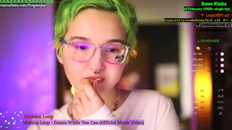 Snapshot of frogessjay chatting on February 22, 11:35 pm Jaywise Frogfoot online show from February 22, 11:35 pm