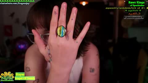 Snapshot of frogessjay chatting on October 26, 7:42 pm Jaywise Frogfoot online show from October 26, 7:42 pm