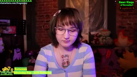 Snapshot of frogessjay chatting on November 2, 8:00 pm Jaywise Frogfoot online show from November 2, 8:00 pm