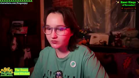 Snapshot of frogessjay chatting on November 3, 7:37 pm Jaywise Frogfoot online show from November 3, 7:37 pm