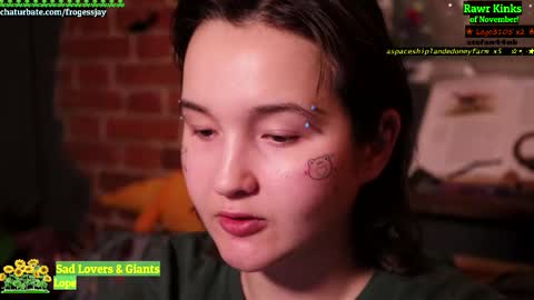 Snapshot of frogessjay chatting on November 10, 9:25 pm Jaywise Frogfoot online show from November 10, 9:25 pm