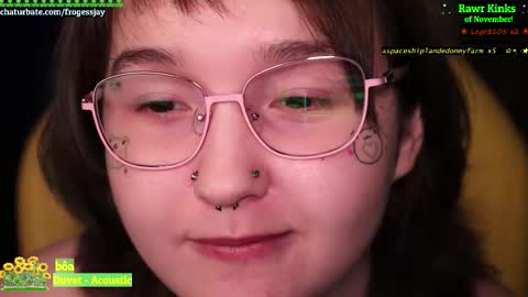 Snapshot of frogessjay chatting on November 24, 8:19 pm Jaywise Frogfoot online show from November 24, 8:19 pm