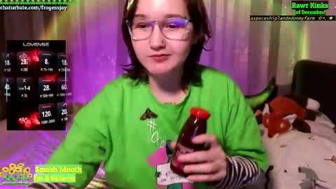 Snapshot of frogessjay chatting on December 1, 12:26 am Jaywise Frogfoot online show from December 1, 12:26 am