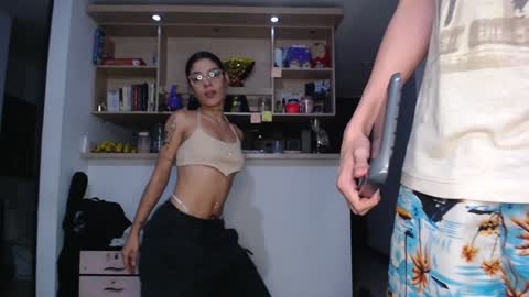 Snapshot of fuckc0uple chatting on December 31, 12:11 am Lauuuu n TheLuckyGuy online show from December 31, 12:11 am