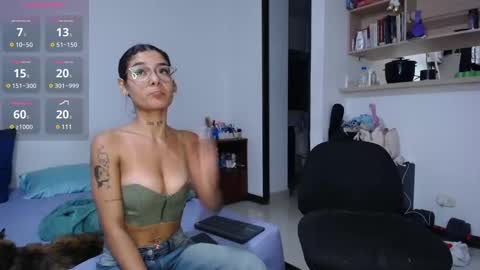 Snapshot of fuckc0uple chatting on February 11, 4:22 am Lauuuu n TheLuckyGuy online show from February 11, 4:22 am