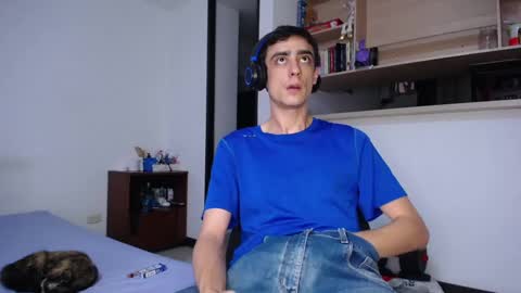 Snapshot of fuckc0uple chatting on March 3, 9:59 pm Lauuuu n TheLuckyGuy online show from March 3, 9:59 pm