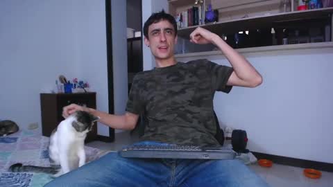 Snapshot of fuckc0uple chatting on March 4, 8:27 pm Lauuuu n TheLuckyGuy online show from March 4, 8:27 pm