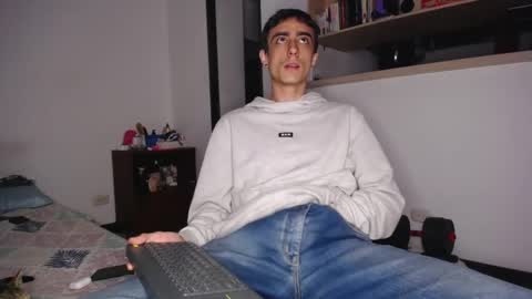 Snapshot of fuckc0uple chatting on March 8, 4:45 am Lauuuu n TheLuckyGuy online show from March 8, 4:45 am