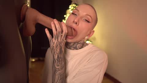 Snapshot of fuckingtoy_ chatting on December 22, 2:16 pm Eva all my links online show from December 22, 2:16 pm