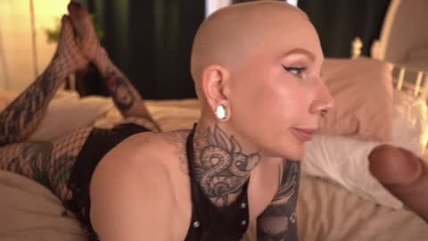 Snapshot of fuckingtoy_ chatting on February 1, 12:47 pm Eva all my links online show from February 1, 12:47 pm