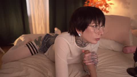 Snapshot of fuckingtoy_ chatting on October 19, 1:01 pm Eva all my links online show from October 19, 1:01 pm