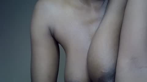 MILK BAE online show from November 28, 9:50 pm