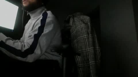 Snapshot of fundreams100 chatting on December 5, 11:18 pm FunDreams online show from December 5, 11:18 pm