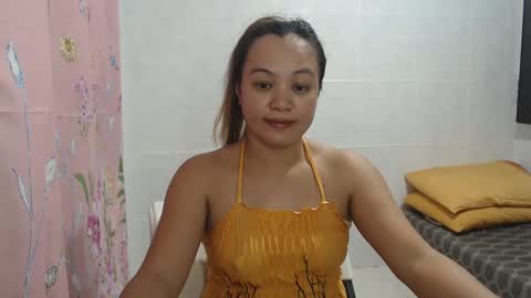 Snapshot of funluvnpinay4u chatting on December 4, 2:09 am MAE online show from December 4, 2:09 am