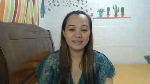 Snapshot of funluvnpinay4u chatting on December 20, 1:36 am MAE online show from December 20, 1:36 am