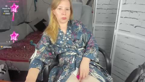 Snapshot of funny_bunny4 chatting on January 1, 6:59 pm funny_bunny4 online show from January 1, 6:59 pm