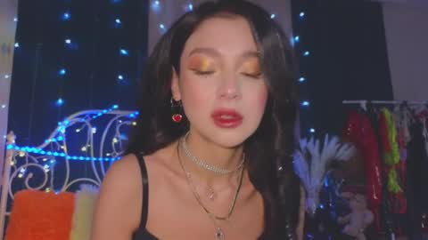 Snapshot of funny_whotsss chatting on February 19, 11:25 pm Tiffany online show from February 19, 11:25 pm