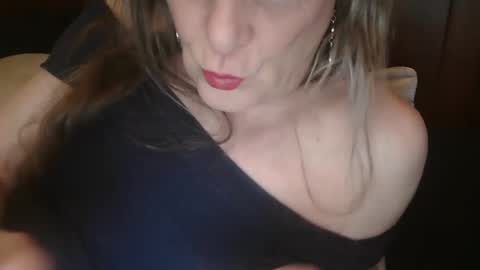 Jessie Love online show from January 25, 1:41 pm