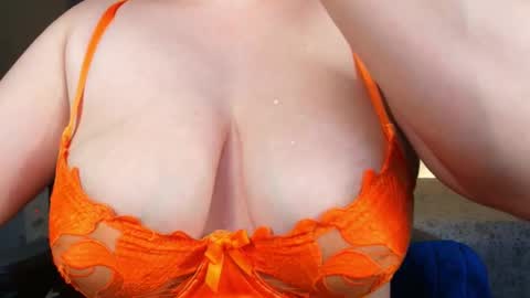 Snapshot of gaaby_ chatting on November 5, 12:54 am gaaby online show from November 5, 12:54 am