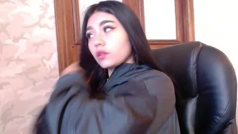 Snapshot of gabriella27_ chatting on October 2, 12:01 pm gabriella online show from October 2, 12:01 pm