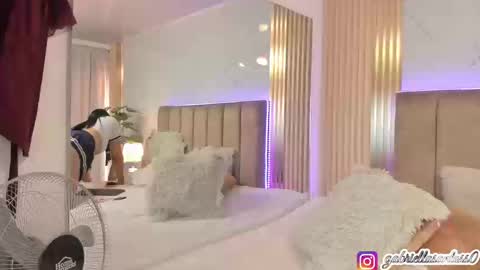 gabriella_santoss online show from September 11, 3:23 pm