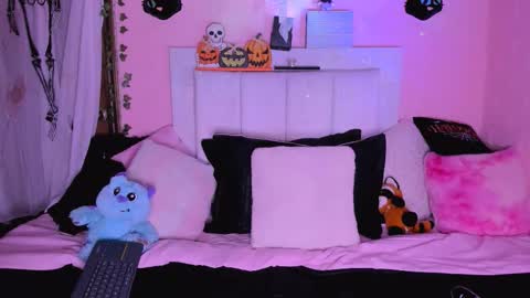 gabyye capprins online show from October 25, 12:29 am