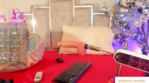 gabyyjones online show from October 4, 11:30 am