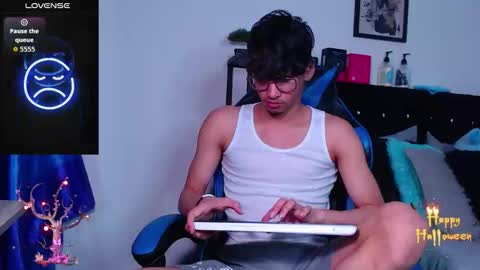 Snapshot of gael_jones chatting on October 15, 4:12 am gael_jones online show from October 15, 4:12 am