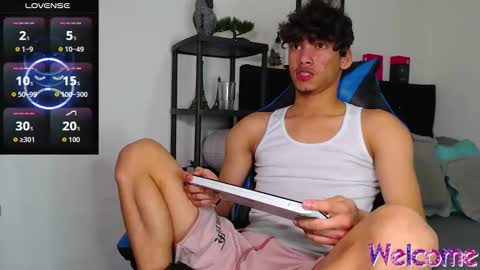 Snapshot of gael_jones chatting on November 23, 12:54 am gael_jones online show from November 23, 12:54 am