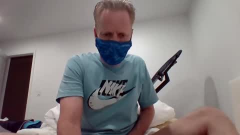 Snapshot of gamerboy200 chatting on September 17, 1:07 am gamerboy200 online show from September 17, 1:07 am