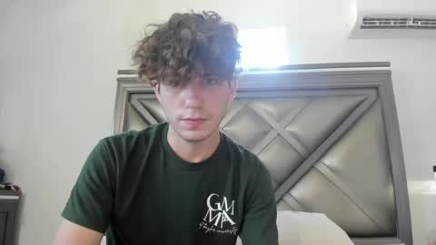 Snapshot of gayndepressed chatting on September 22, 7:16 pm Trace online show from September 22, 7:16 pm