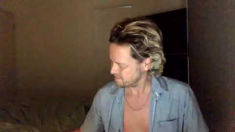 gcsurfer81 online show from December 18, 8:20 am