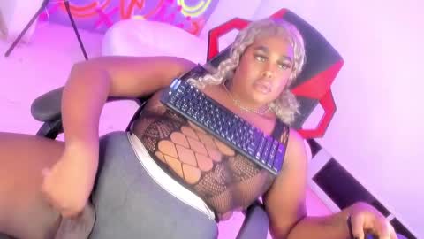 Snapshot of geanna_rose chatting on December 2, 7:36 am geanna_rose online show from December 2, 7:36 am