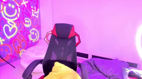 Snapshot of geanna_rose chatting on December 6, 6:04 am geanna_rose online show from December 6, 6:04 am