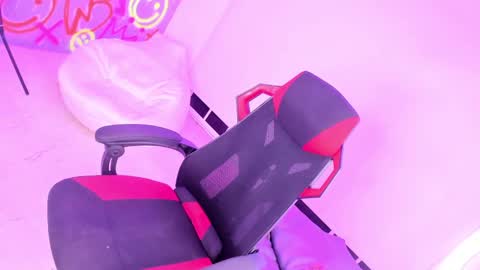 Snapshot of geanna_rose chatting on December 6, 9:10 am geanna_rose online show from December 6, 9:10 am