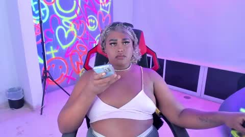 Snapshot of geanna_rose chatting on January 15, 4:04 am geanna_rose online show from January 15, 4:04 am