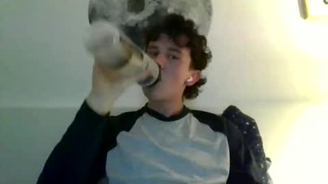 Snapshot of gellis15 chatting on December 18, 1:22 am gellis15 online show from December 18, 1:22 am