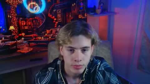 Snapshot of gemdominus chatting on October 13, 12:43 am Gem Dominus online show from October 13, 12:43 am