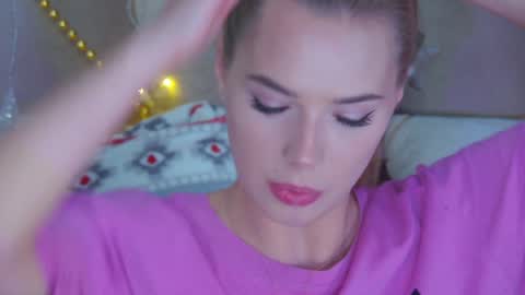 Snapshot of gentlerossi chatting on December 17, 10:11 pm GentleRossi online show from December 17, 10:11 pm