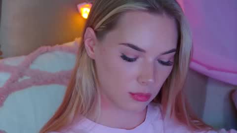 Snapshot of gentlerossi chatting on March 5, 11:38 pm GentleRossi online show from March 5, 11:38 pm