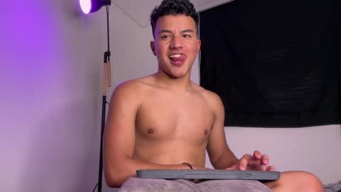 Snapshot of george_cams1 chatting on January 17, 1:47 am Jorge online show from January 17, 1:47 am