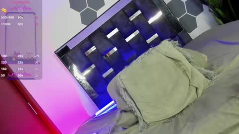 L A U R A online show from December 16, 2:04 am