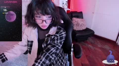 Snapshot of ghosty_doll chatting on December 10, 8:38 pm Allison online show from December 10, 8:38 pm