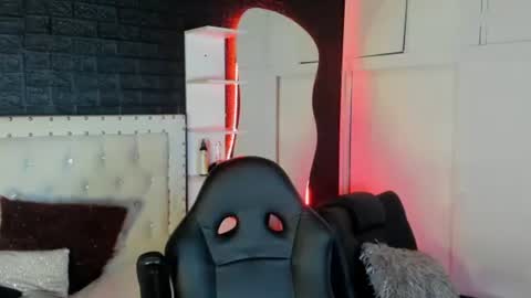 Snapshot of ghosty_doll chatting on February 7, 9:37 pm Allison online show from February 7, 9:37 pm