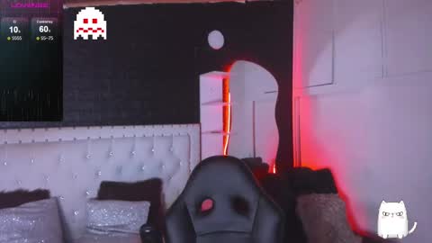 Snapshot of ghosty_doll chatting on February 24, 11:19 pm Allison online show from February 24, 11:19 pm